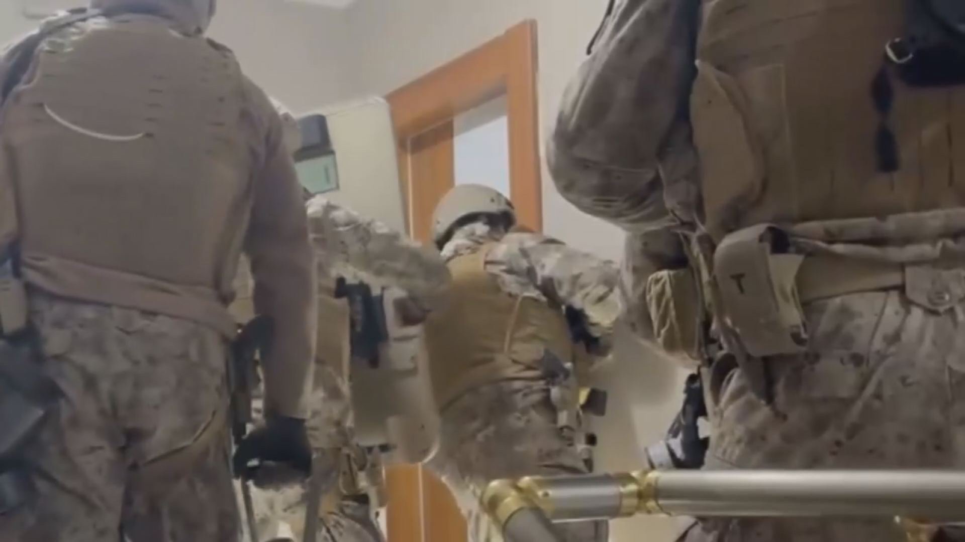 I S T A N B U L D A S I L A H L I S U C O R G U T U N E O P E R A S Y 1259144 374676